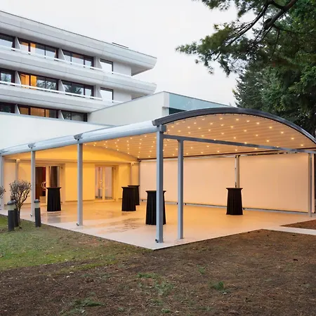 布加勒斯特皇冠假日酒店 4*