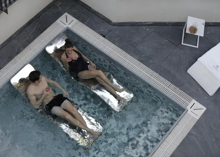 布加勒斯特皇冠假日酒店