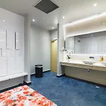 Crowne Plaza By Ihg Готель