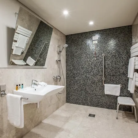Crowne Plaza By Ihg 4*
