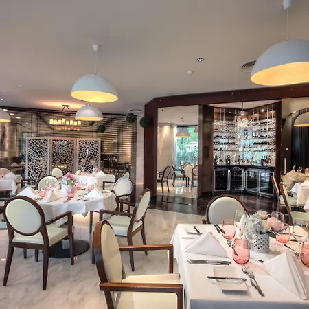 Hotel Crowne Plaza By Ihg Boekarest