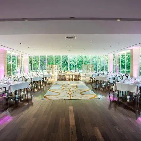 Crowne Plaza By Ihg