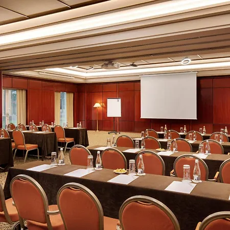 Crowne Plaza By Ihg 호텔