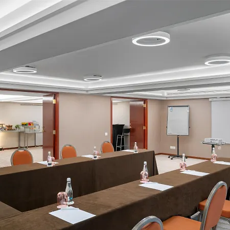 Готель Crowne Plaza By Ihg