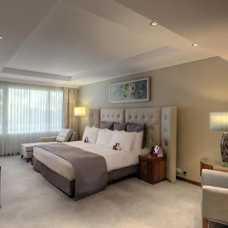 Crowne Plaza By Ihg Отель