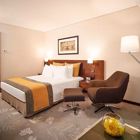 Crowne Plaza By Ihg Hotel 4*