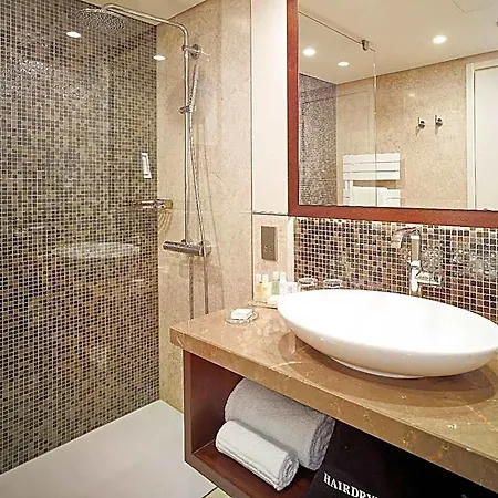 Crowne Plaza By Ihg Hotel