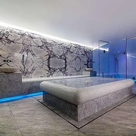 Crowne Plaza By Ihg