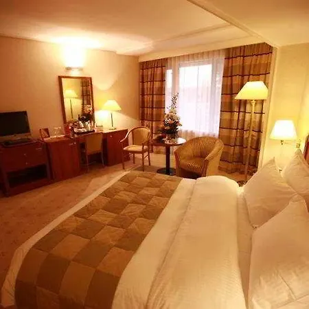 Crowne Plaza By Ihg 4*
