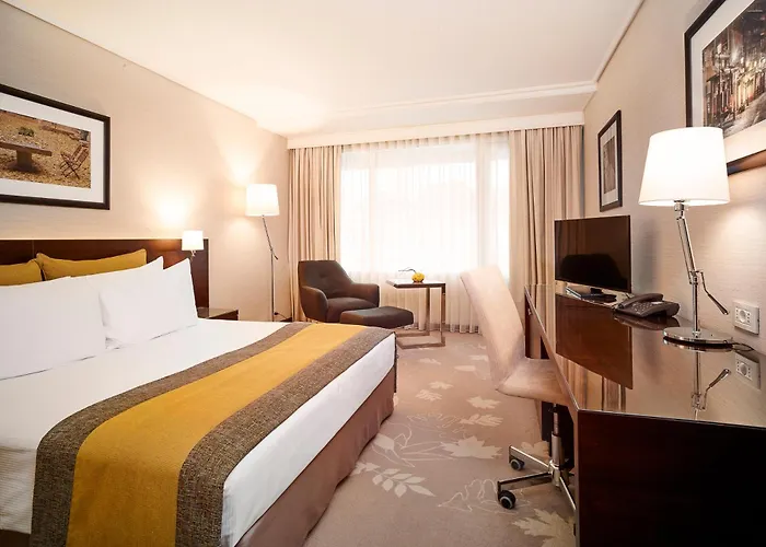 Crowne Plaza By Ihg Szálloda