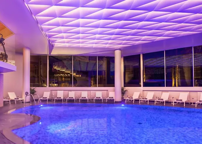 Crowne Plaza By Ihg Hotel 4*