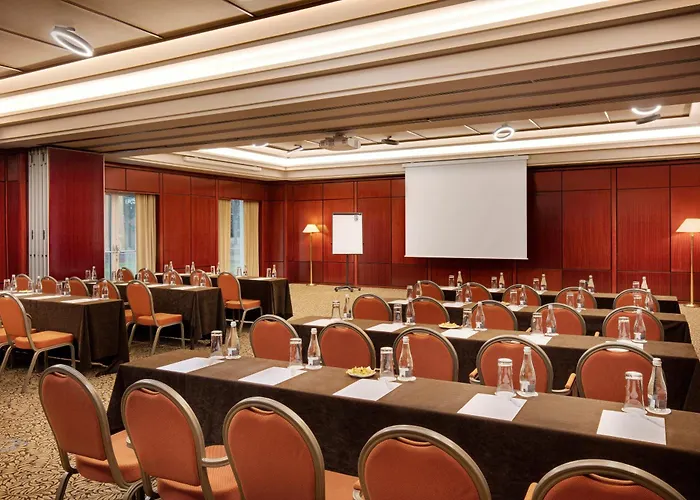 Crowne Plaza By Ihg Szálloda