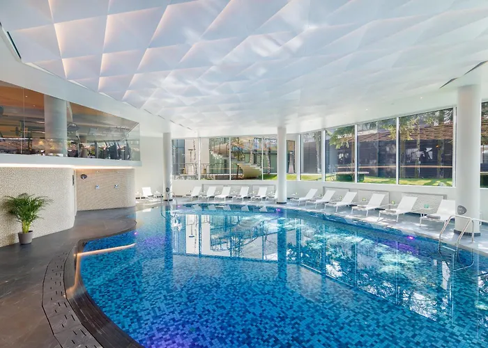 Crowne Plaza By Ihg Szálloda 4*