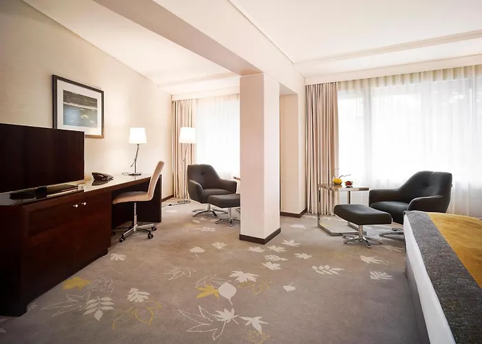 Crowne Plaza By Ihg Szálloda