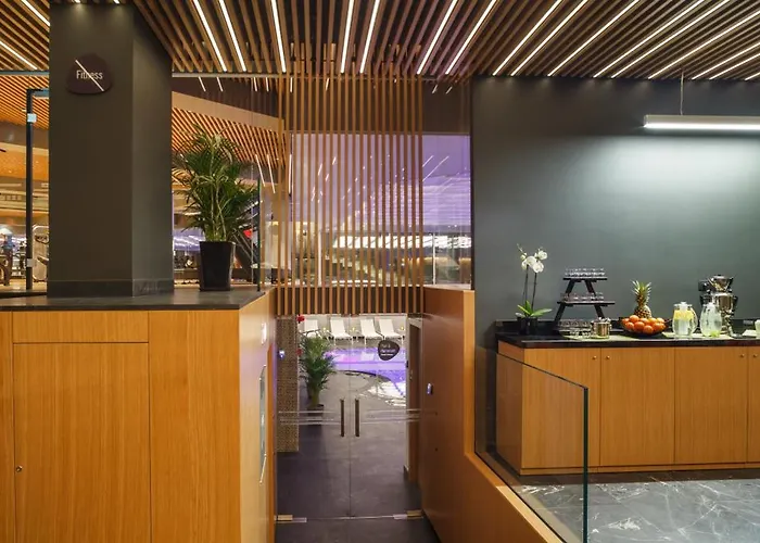 Crowne Plaza By Ihg Szálloda