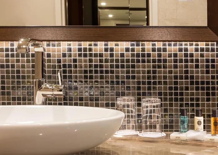 Crowne Plaza By Ihg Hotel 4*