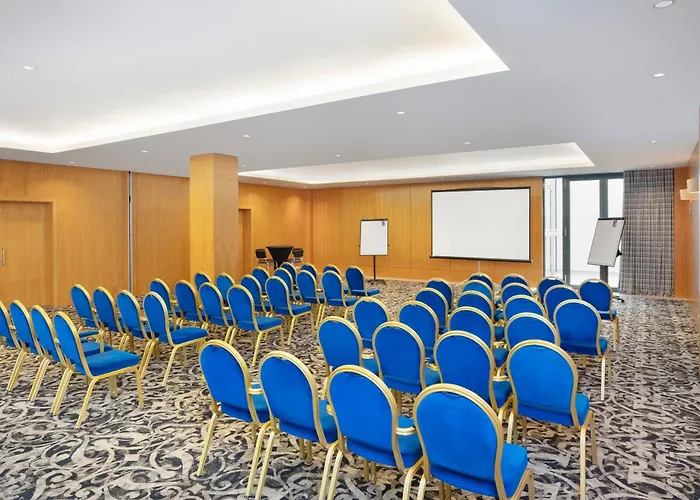 Crowne Plaza By Ihg 4*