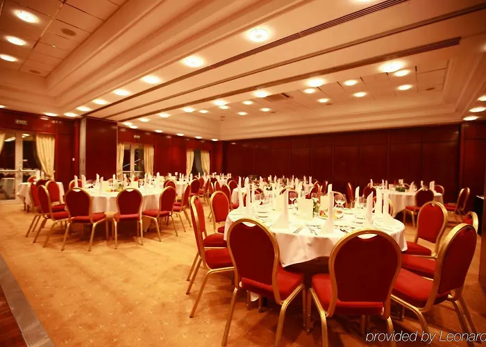 Crowne Plaza By Ihg Szálloda