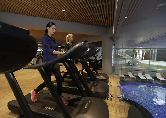 Hotel Crowne Plaza By Ihg 4*