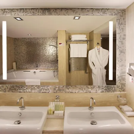 クラウンプラザ ホテル 4*