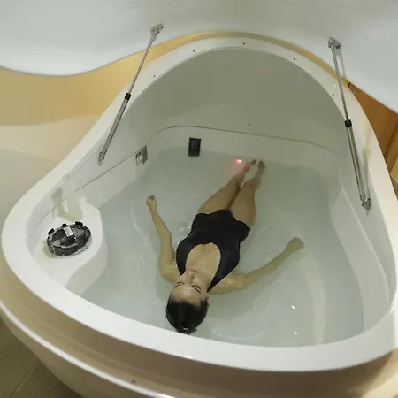 クラウンプラザ 4* ブカレスト