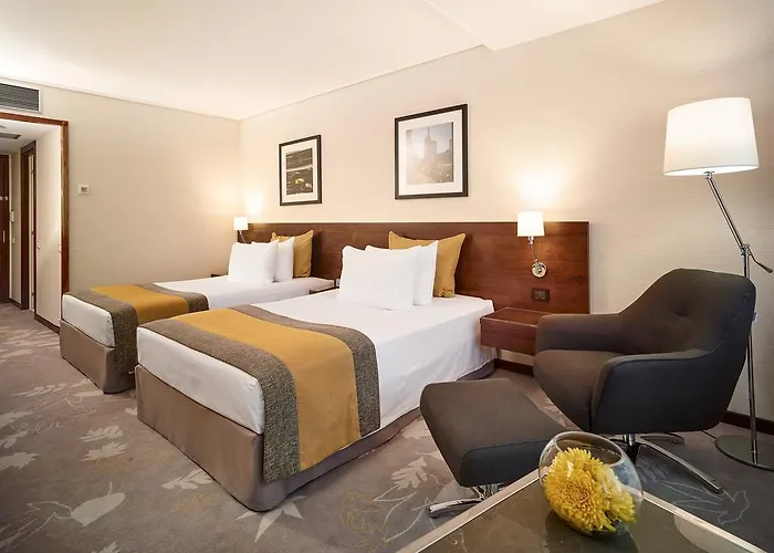 Crowne Plaza By Ihg Hotel 4*