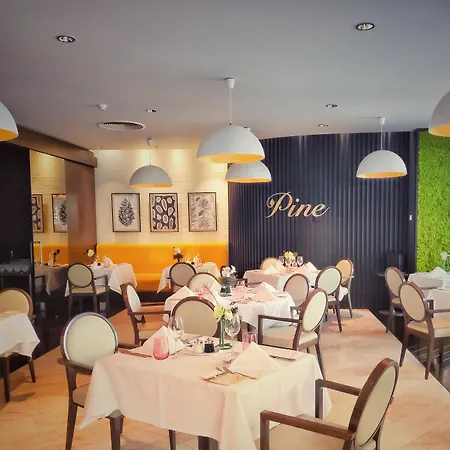 Hotel Crowne Plaza By Ihg 4*