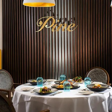 Crowne Plaza By Ihg Hotel 4*