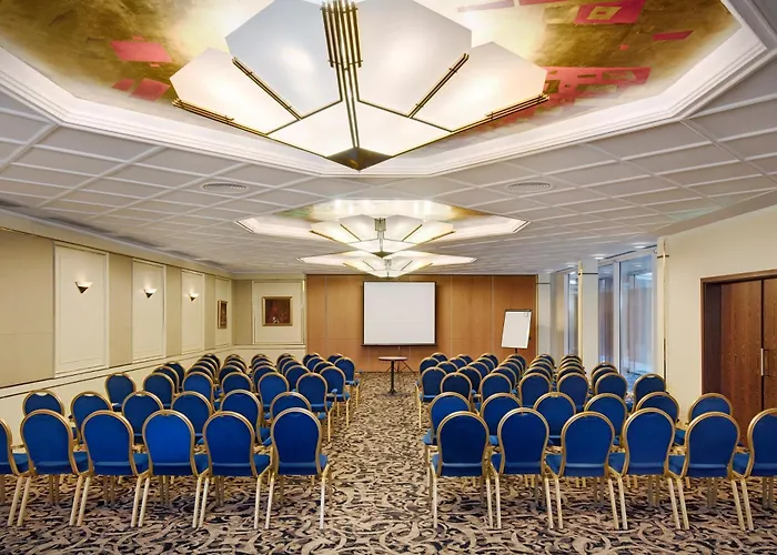 Crowne Plaza By Ihg 4*